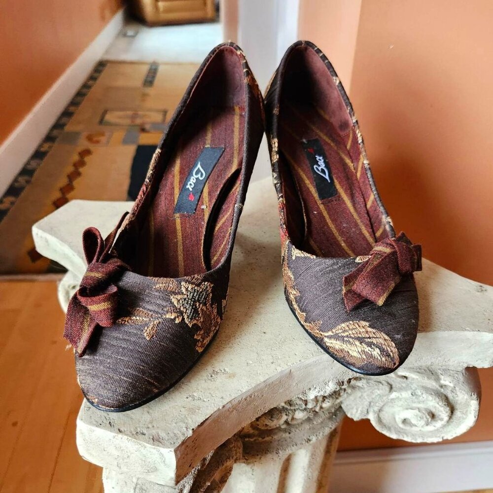 Baci Tapestry heeled shoe